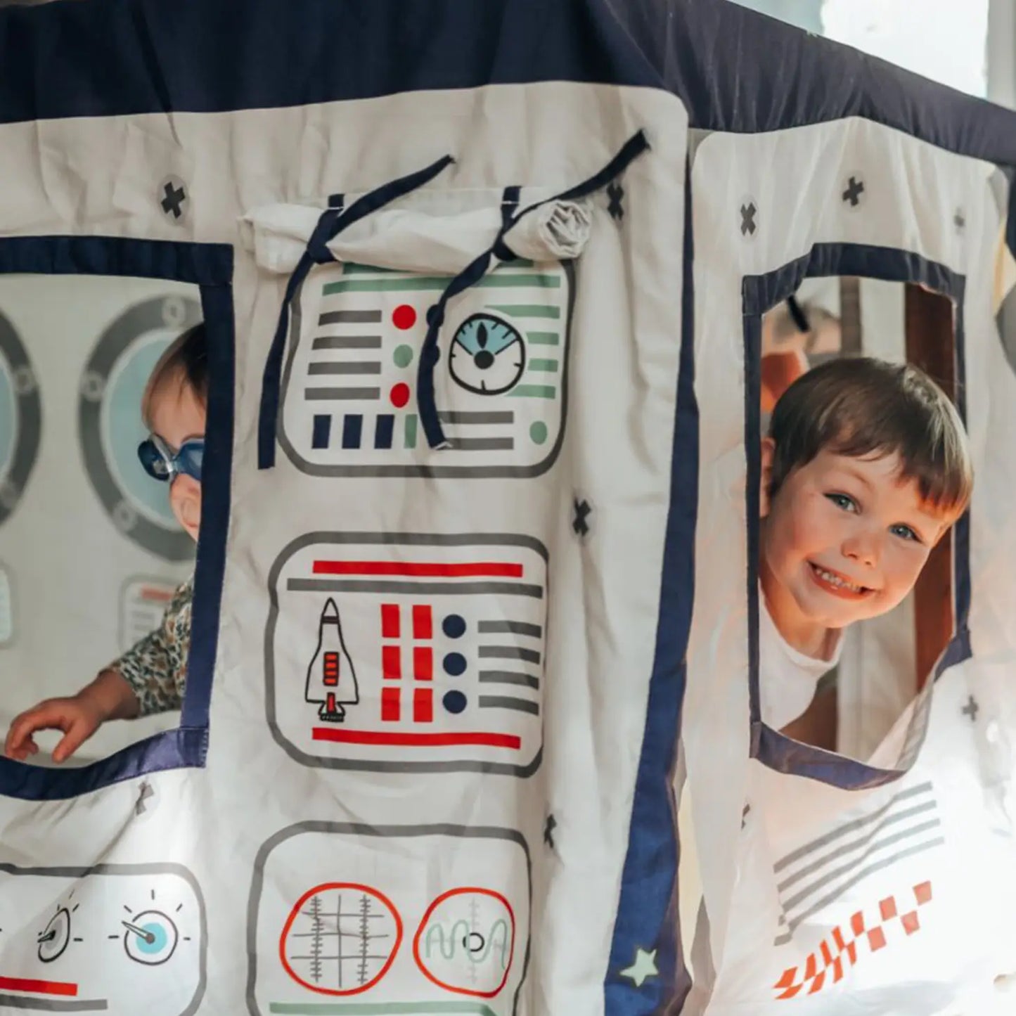 Space Station Table Tent Cubby